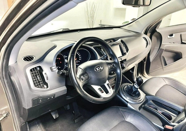 Kia Sportage cena 65000 przebieg: 160000, rok produkcji 2015 z Karczew małe 631